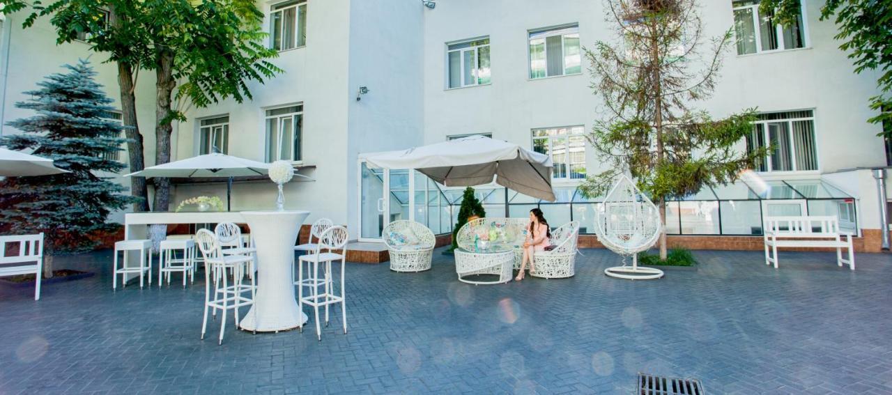 Institutul Muncii Hotel Chisinau Ngoại thất bức ảnh